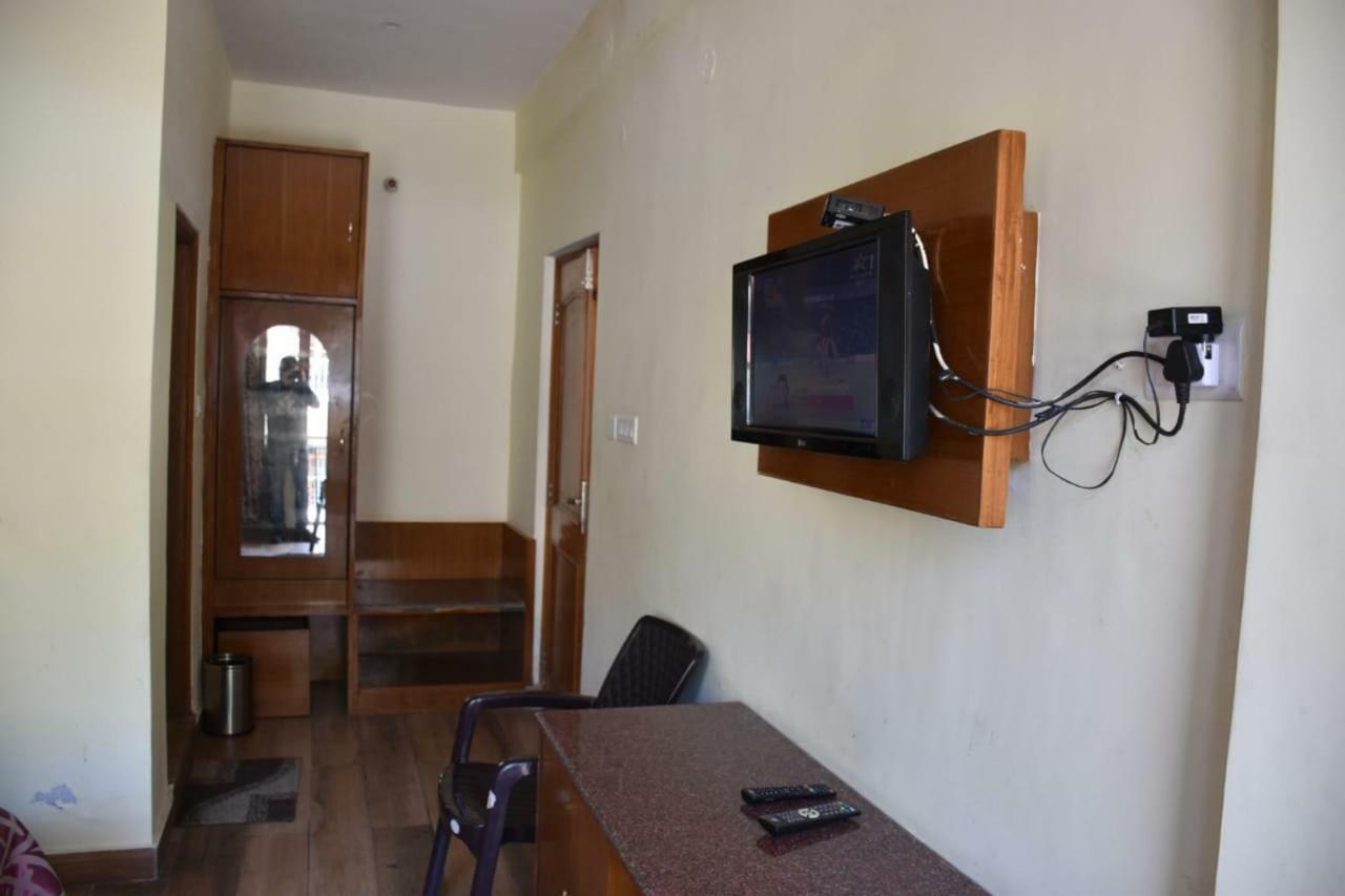 Misty Woods Hotel Дхарамсала Екстериор снимка